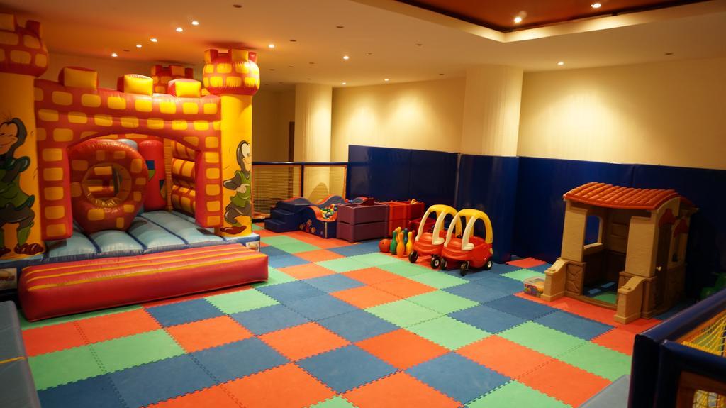 アレクサンダー ビーチ ホテル ＆ スパ アレクサンドルポリス エクステリア 写真 An indoor playground