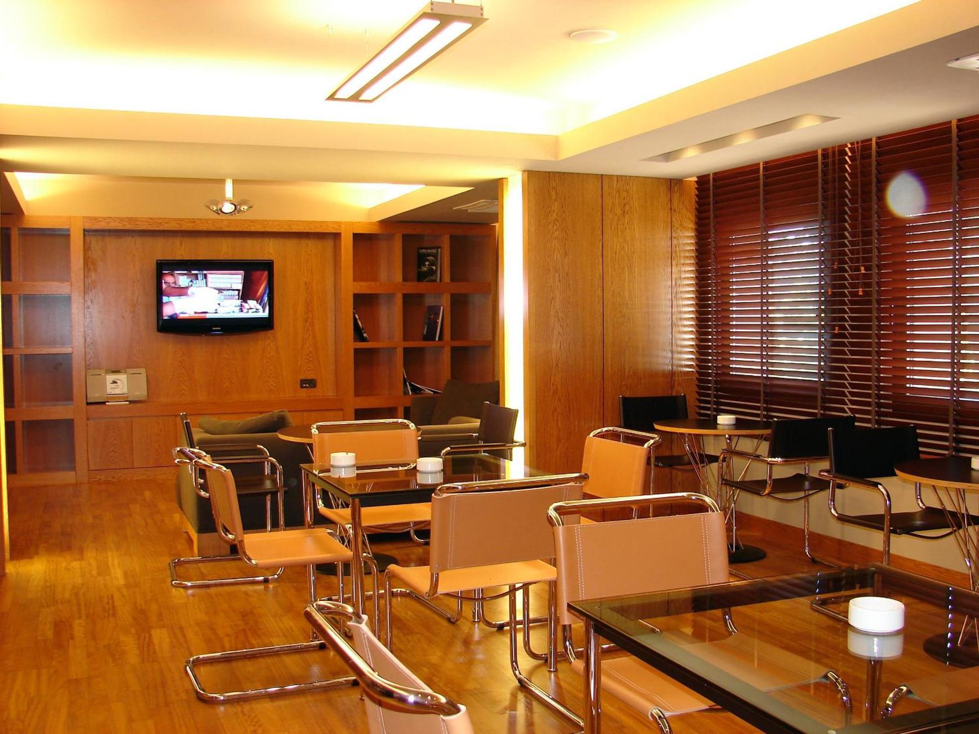 アレクサンダー ビーチ ホテル ＆ スパ アレクサンドルポリス エクステリア 写真 The Business Center at the airport