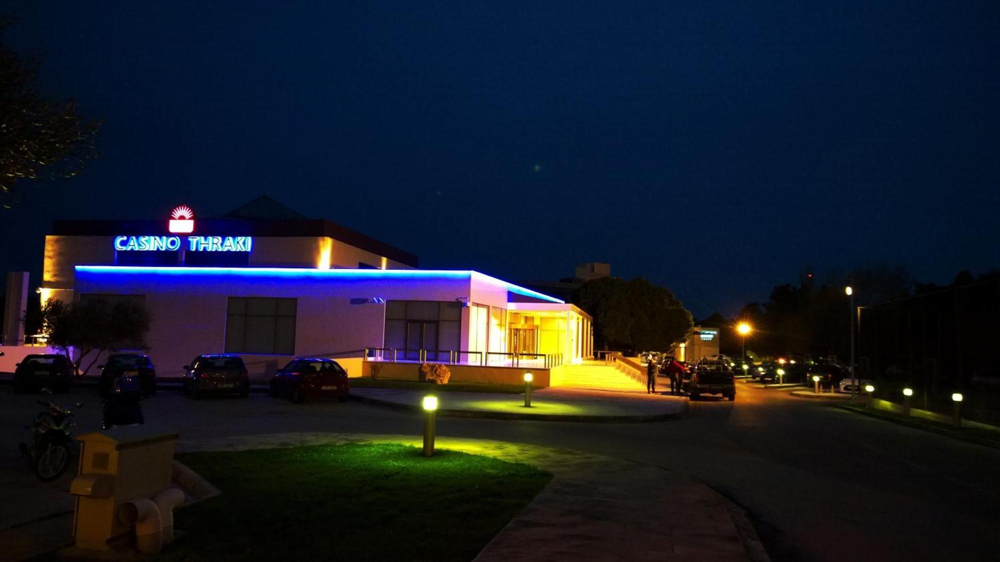 アレクサンダー ビーチ ホテル ＆ スパ アレクサンドルポリス エクステリア 写真 The casino in the evening