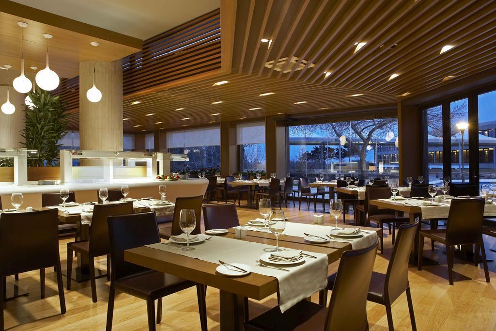 アレクサンダー ビーチ ホテル ＆ スパ アレクサンドルポリス エクステリア 写真 Restaurant interior