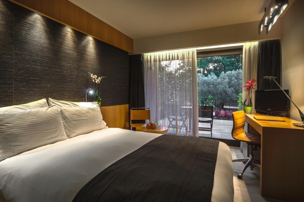 アレクサンダー ビーチ ホテル ＆ スパ アレクサンドルポリス エクステリア 写真 A room at the Athens Hilton