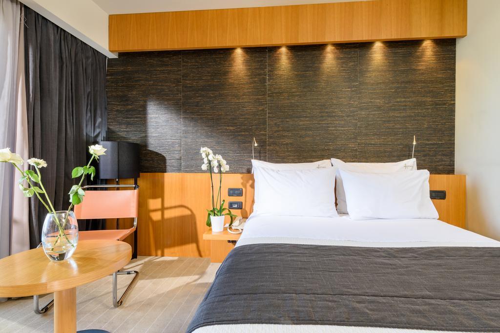 アレクサンダー ビーチ ホテル ＆ スパ アレクサンドルポリス エクステリア 写真 A room at the hotel