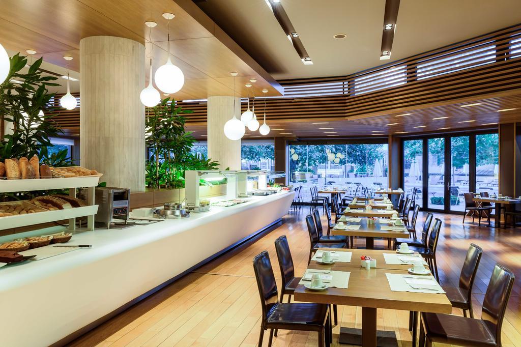 アレクサンダー ビーチ ホテル ＆ スパ アレクサンドルポリス エクステリア 写真 The restaurant