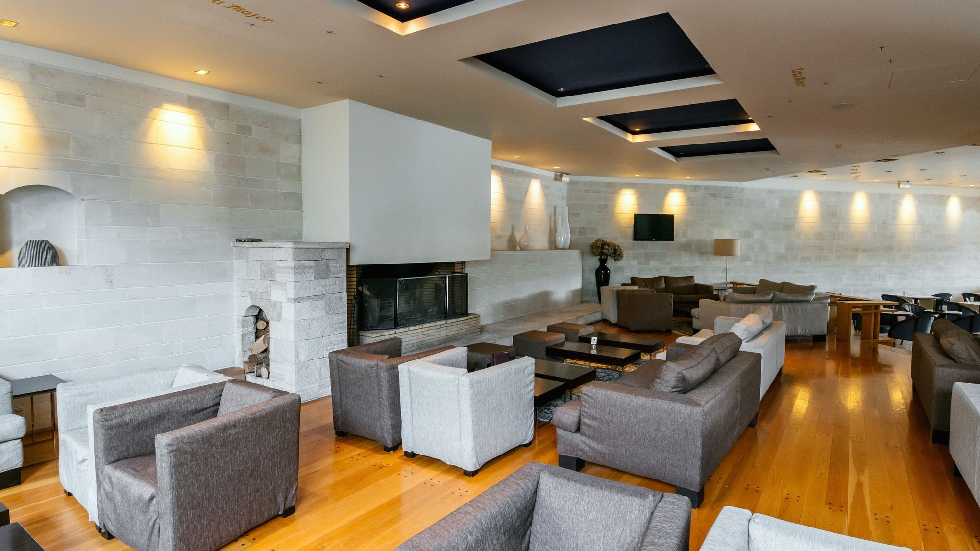 アレクサンダー ビーチ ホテル ＆ スパ アレクサンドルポリス エクステリア 写真 The lounge at the airport