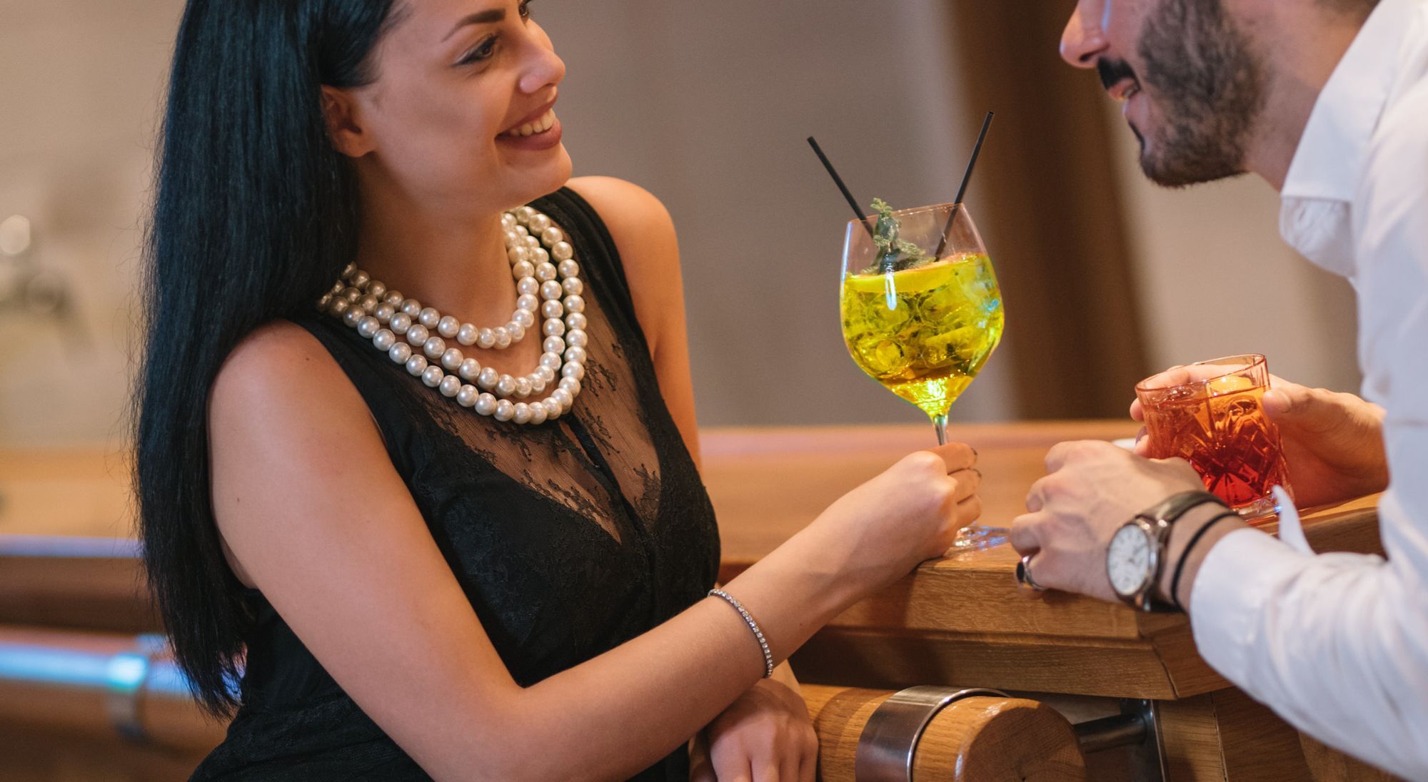 アレクサンダー ビーチ ホテル ＆ スパ アレクサンドルポリス エクステリア 写真 A woman wearing a pearl necklace