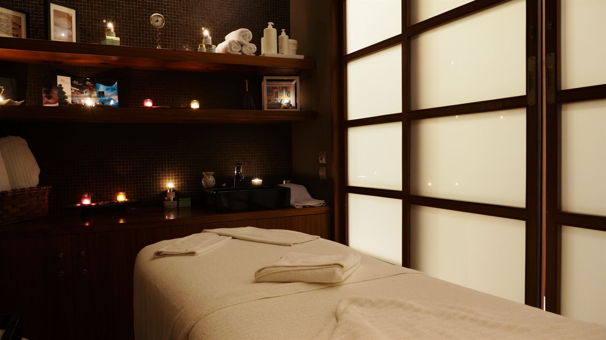 アレクサンダー ビーチ ホテル ＆ スパ アレクサンドルポリス エクステリア 写真 A treatment room at a spa